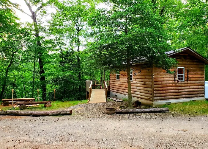 Lil\' Log At Hearthstone Cabins And Camping - Pet Friendly